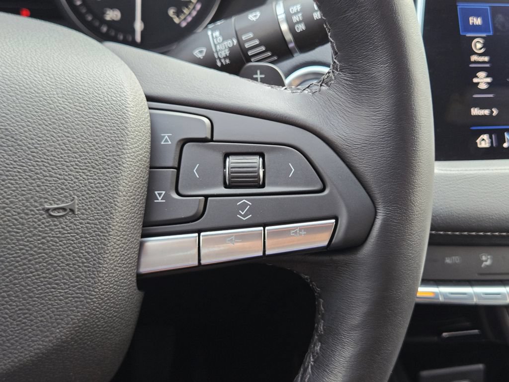 Used 2023 Cadillac XT4 Premium Luxury w/ Technology Package FWD image 28