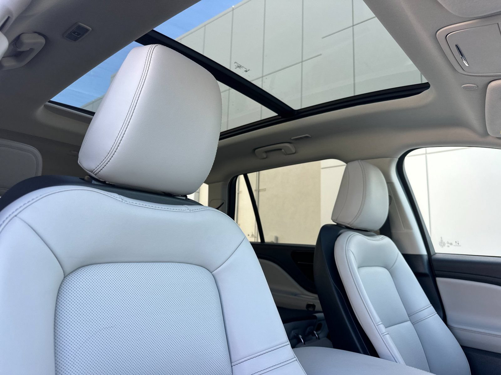 New 2026 Lincoln Aviator AWD image 17