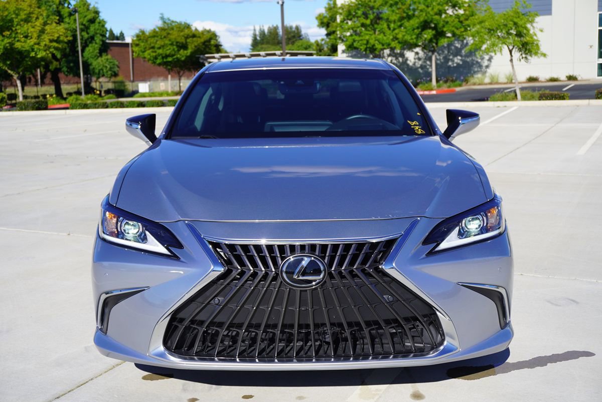 Used 2025 Lexus ES 300h w/ Premium Package FWD image 5