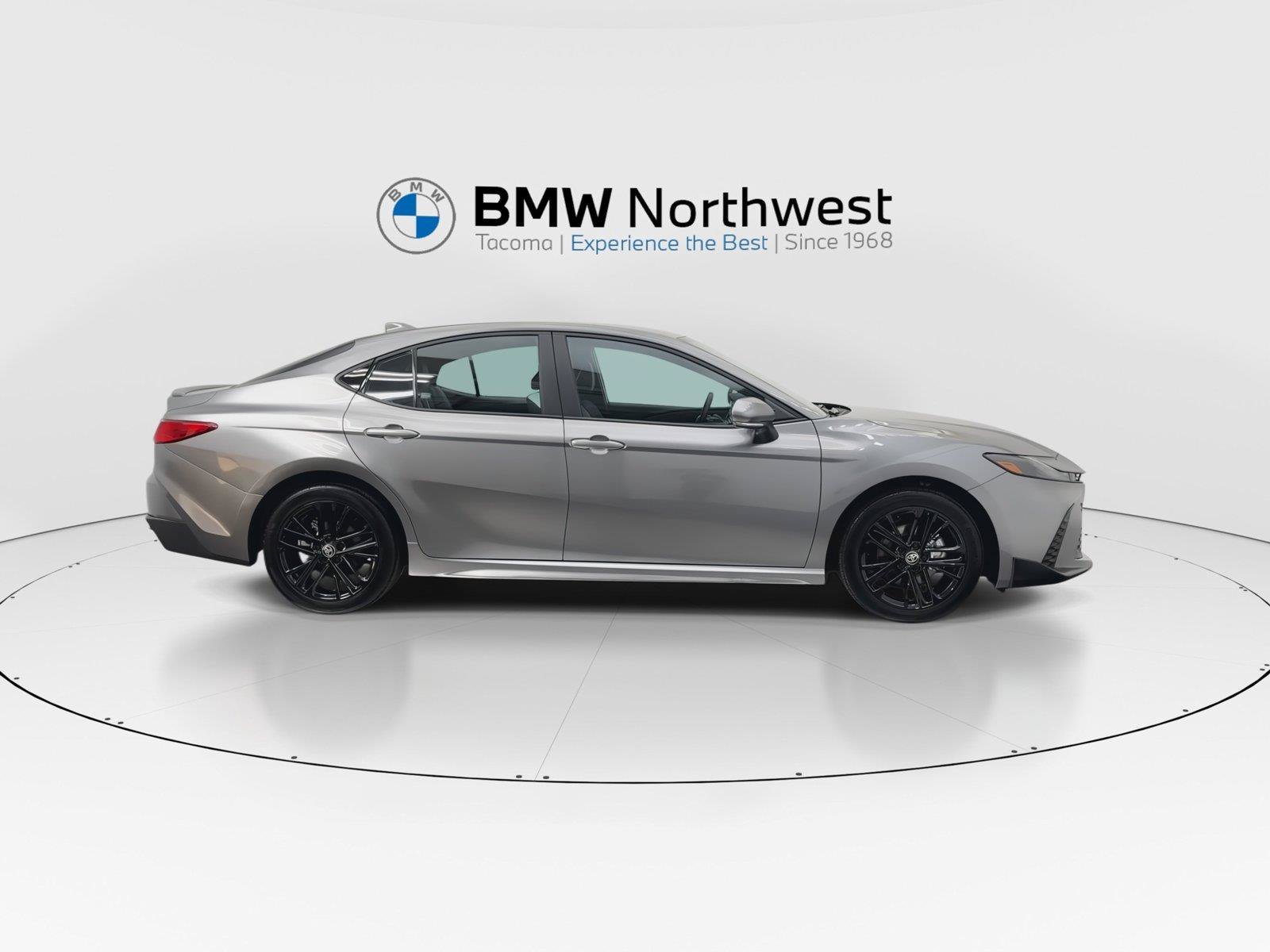 Used 2025 Toyota Camry SE AWD/4WD image 5