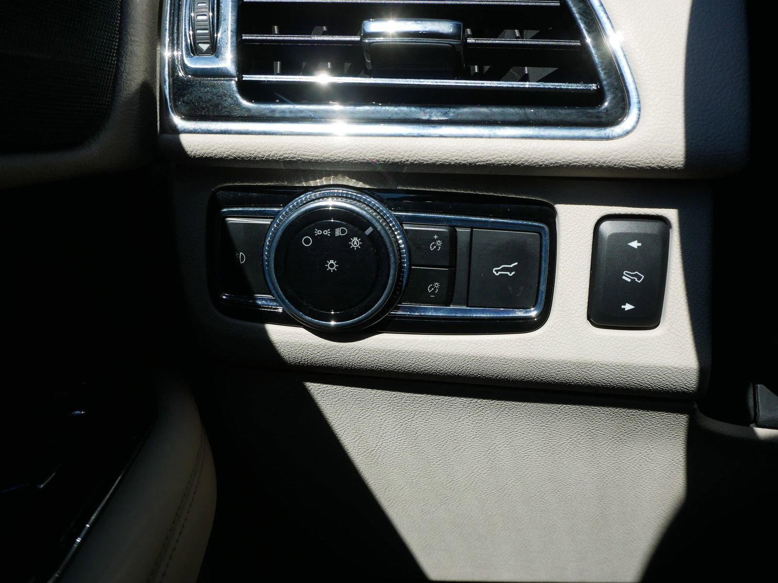 Used 2021 Lincoln Navigator Reserve AWD/4WD image 28