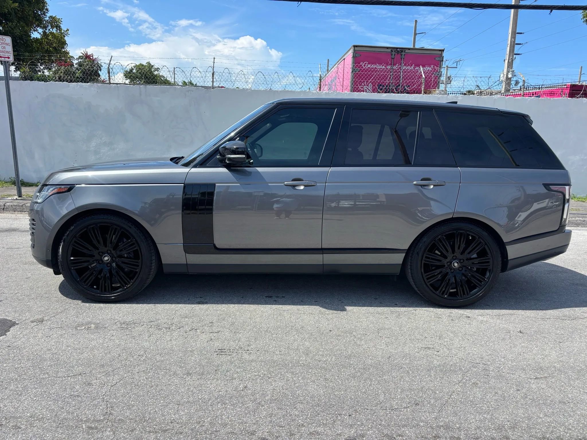 Used 2019 Land Rover Range Rover Supercharged image 2