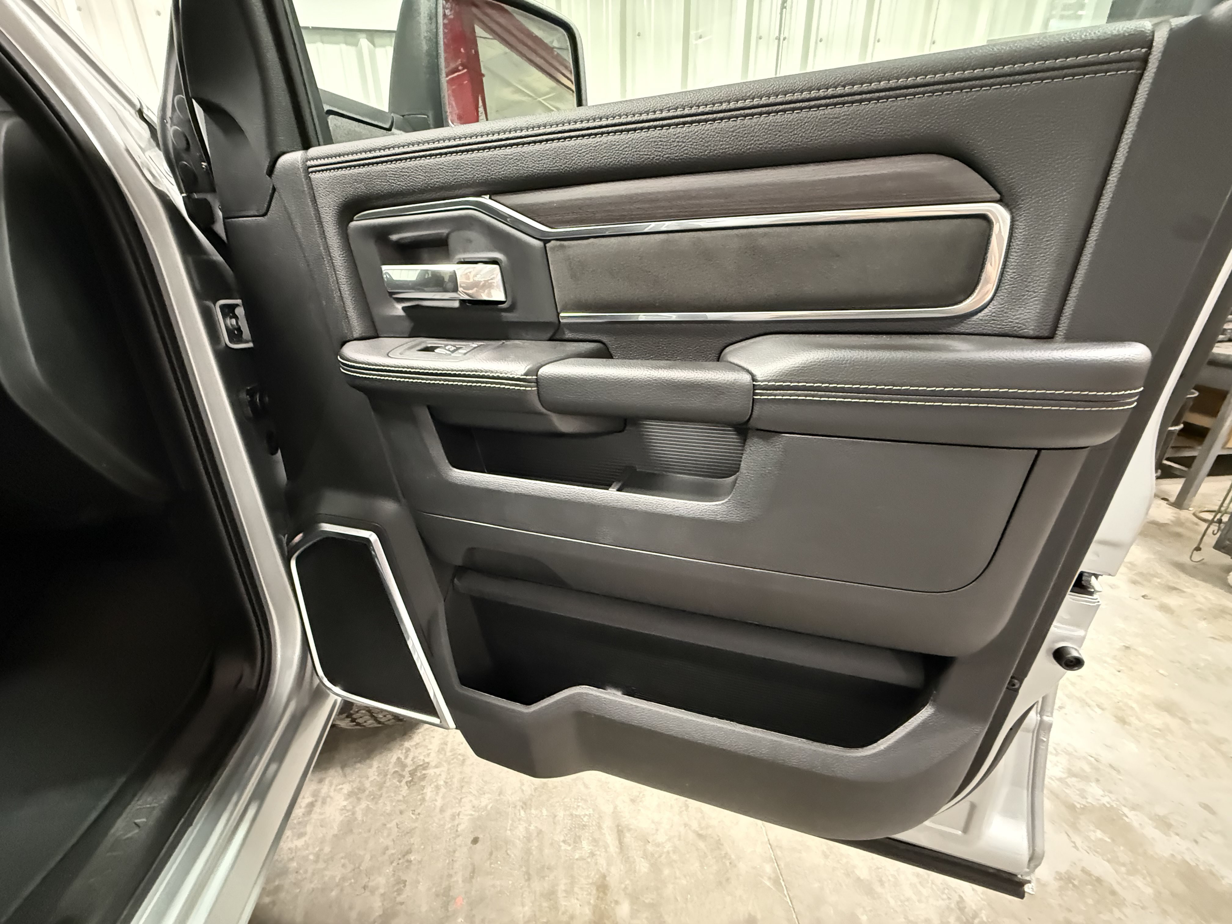 New 2026 RAM 2500 Laramie w/ Night Edition AWD/4WD image 8
