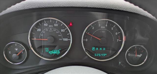 Used 2017 Jeep Wrangler Unlimited Sahara w/ Connectivity Group image 11