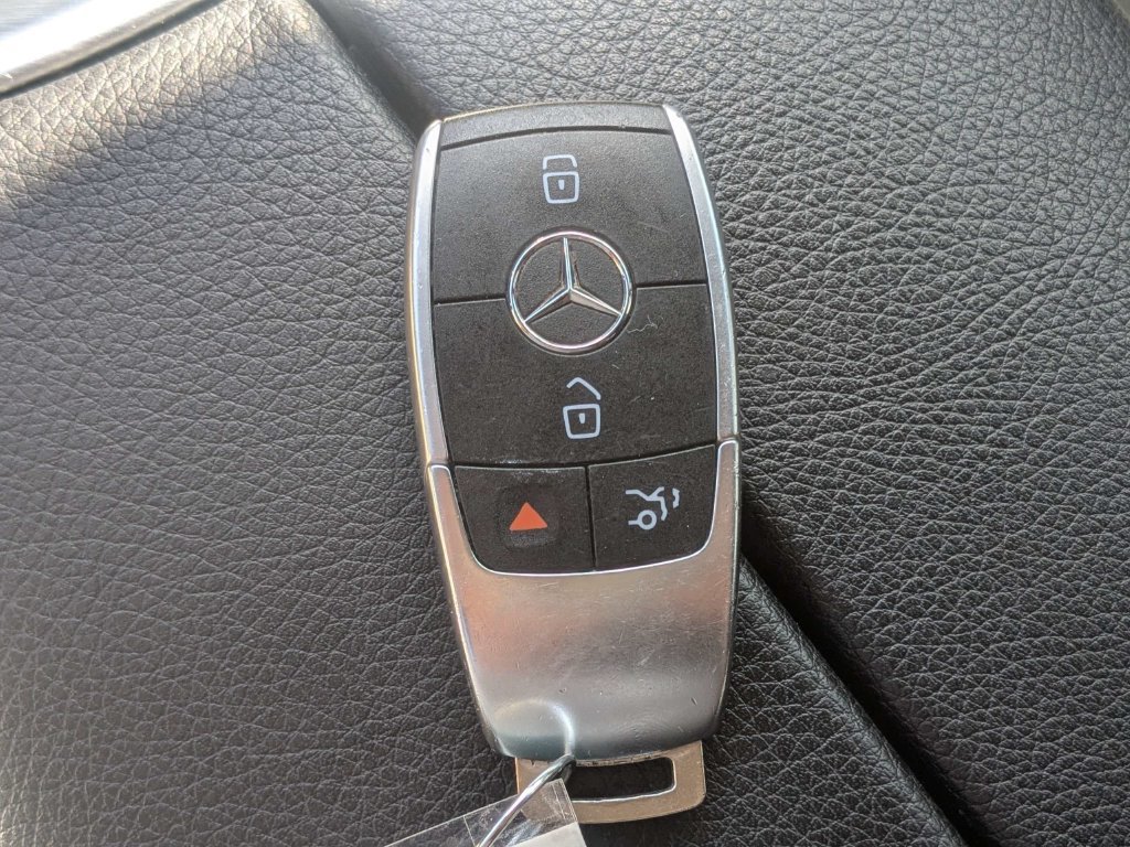 Used 2020 Mercedes-Benz GLC 300 image 37
