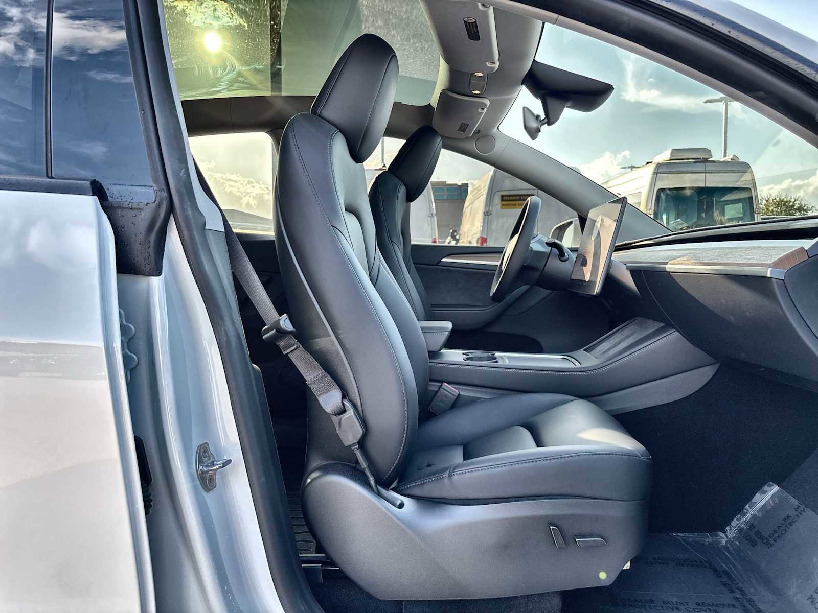 Used 2024 Tesla Model Y Long Range image 9