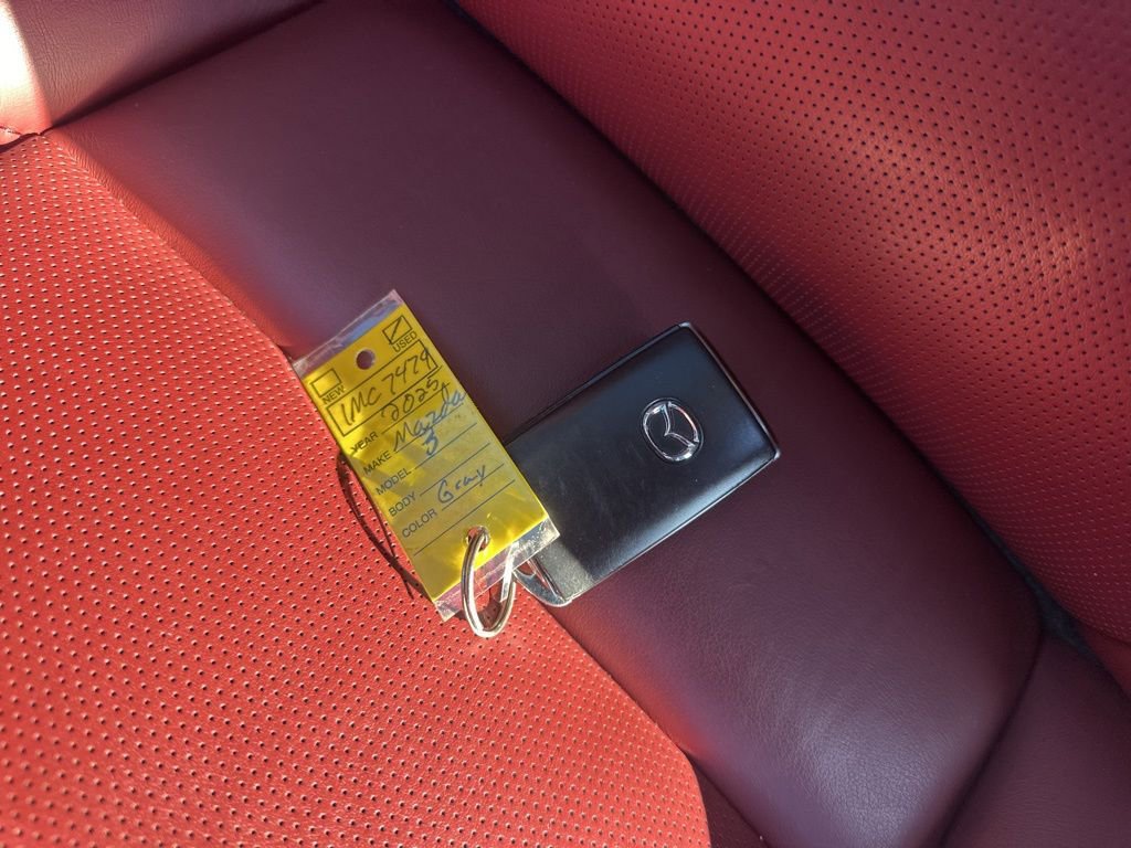 Used 2025 MAZDA MAZDA3 s image 35