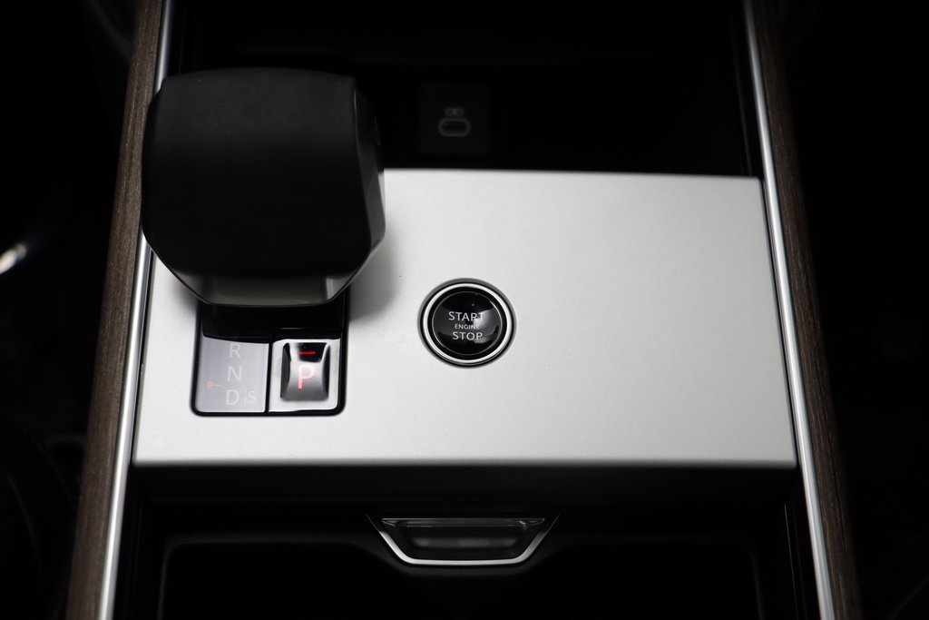 New 2025 Land Rover Range Rover SE image 13