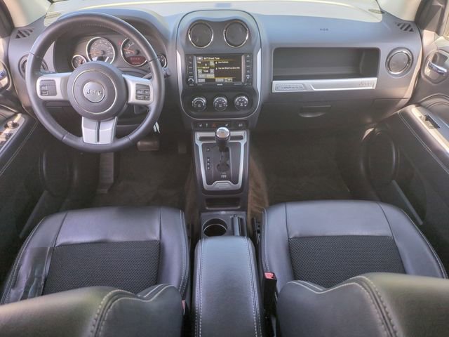 Used 2017 Jeep Compass Latitude FWD image 14