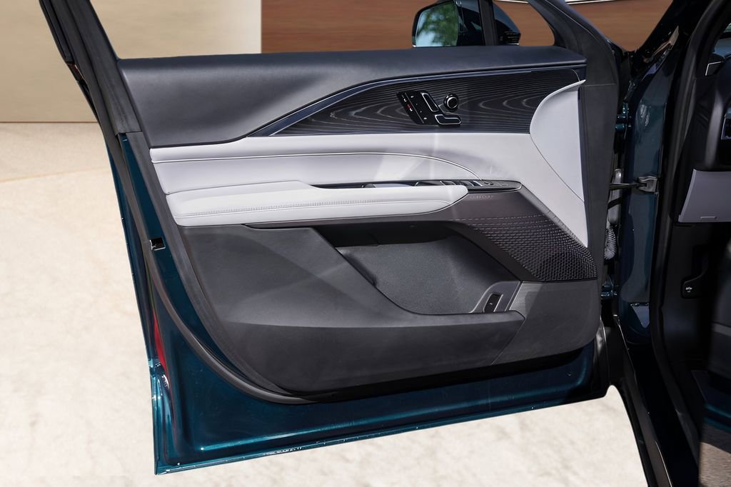 Certified 2024 Cadillac Lyriq Sport image 23