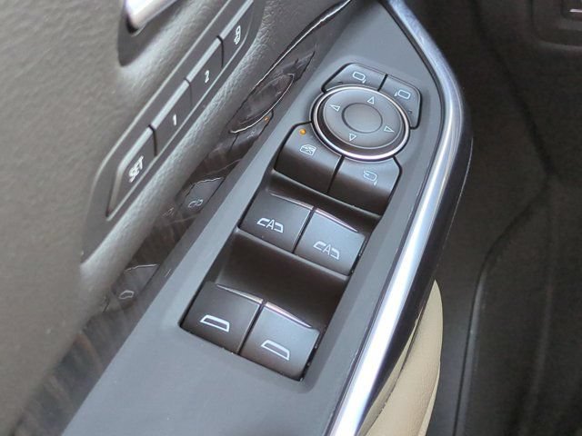 Used 2024 Cadillac XT4 Premium Luxury w/ Active Safety Package FWD image 22
