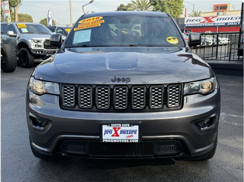 Used 2018 Jeep Grand Cherokee Altitude image 2
