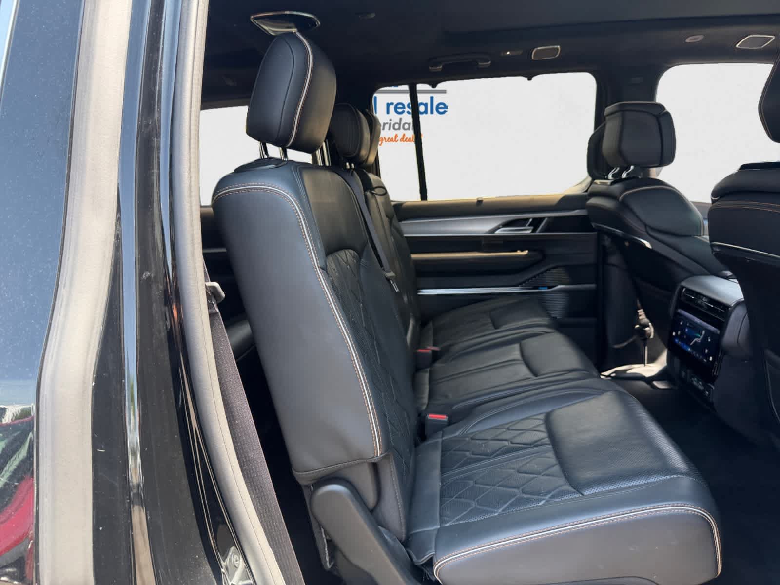 Used 2023 Jeep Grand Wagoneer Series III AWD/4WD image 19