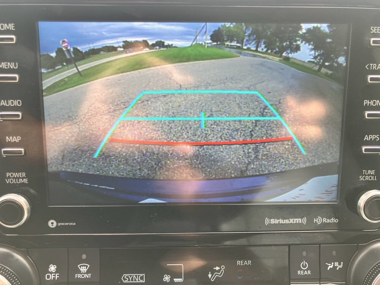 Used 2021 Toyota Highlander XLE image 16