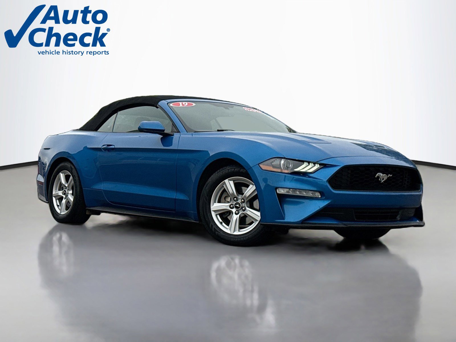 Used 2019 Ford Mustang Convertible RWD image 1