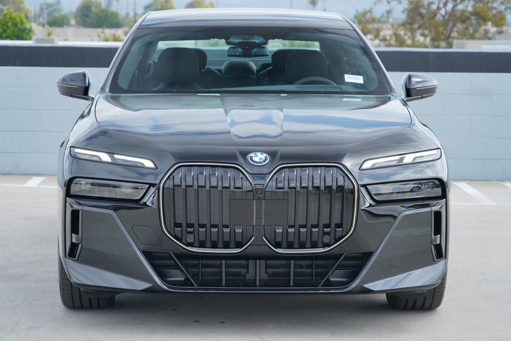 New 2026 BMW i7 xDrive60 AWD/4WD image 2