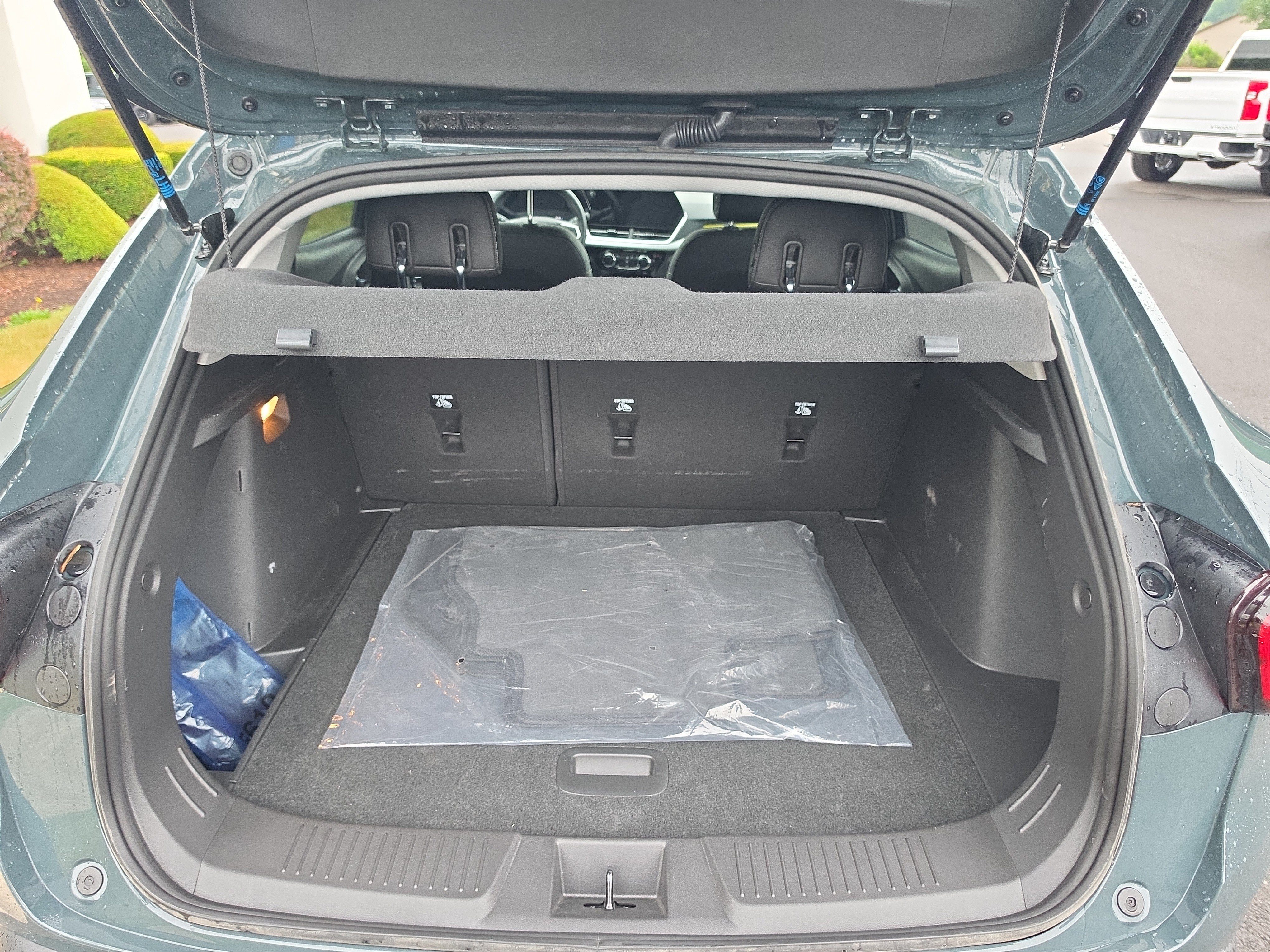 Used 2026 Chevrolet Trax LT w/ Sunroof Package FWD image 5