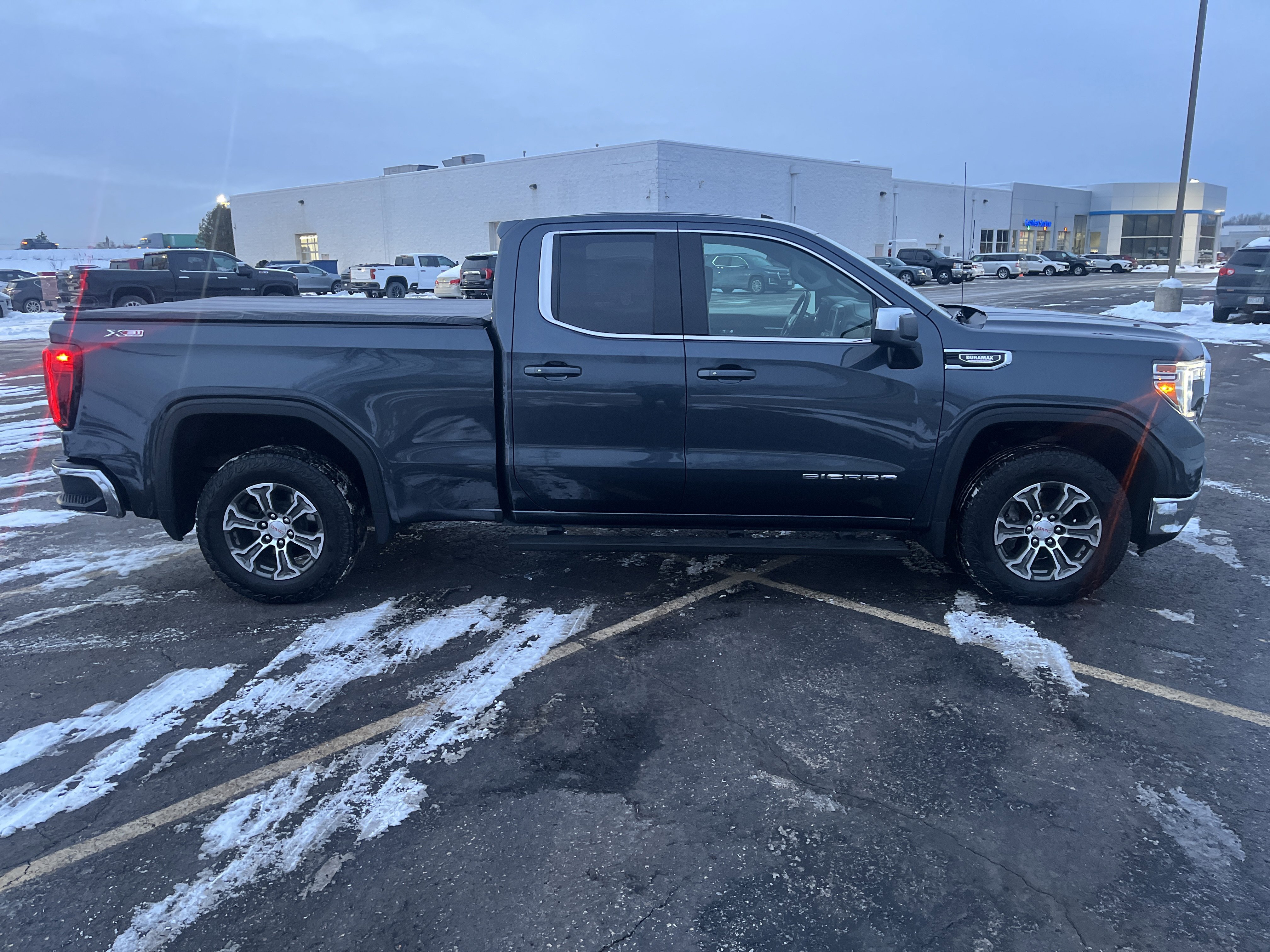 Used 2022 GMC Sierra 1500 SLE w/ X31 Off-Road Package image 7