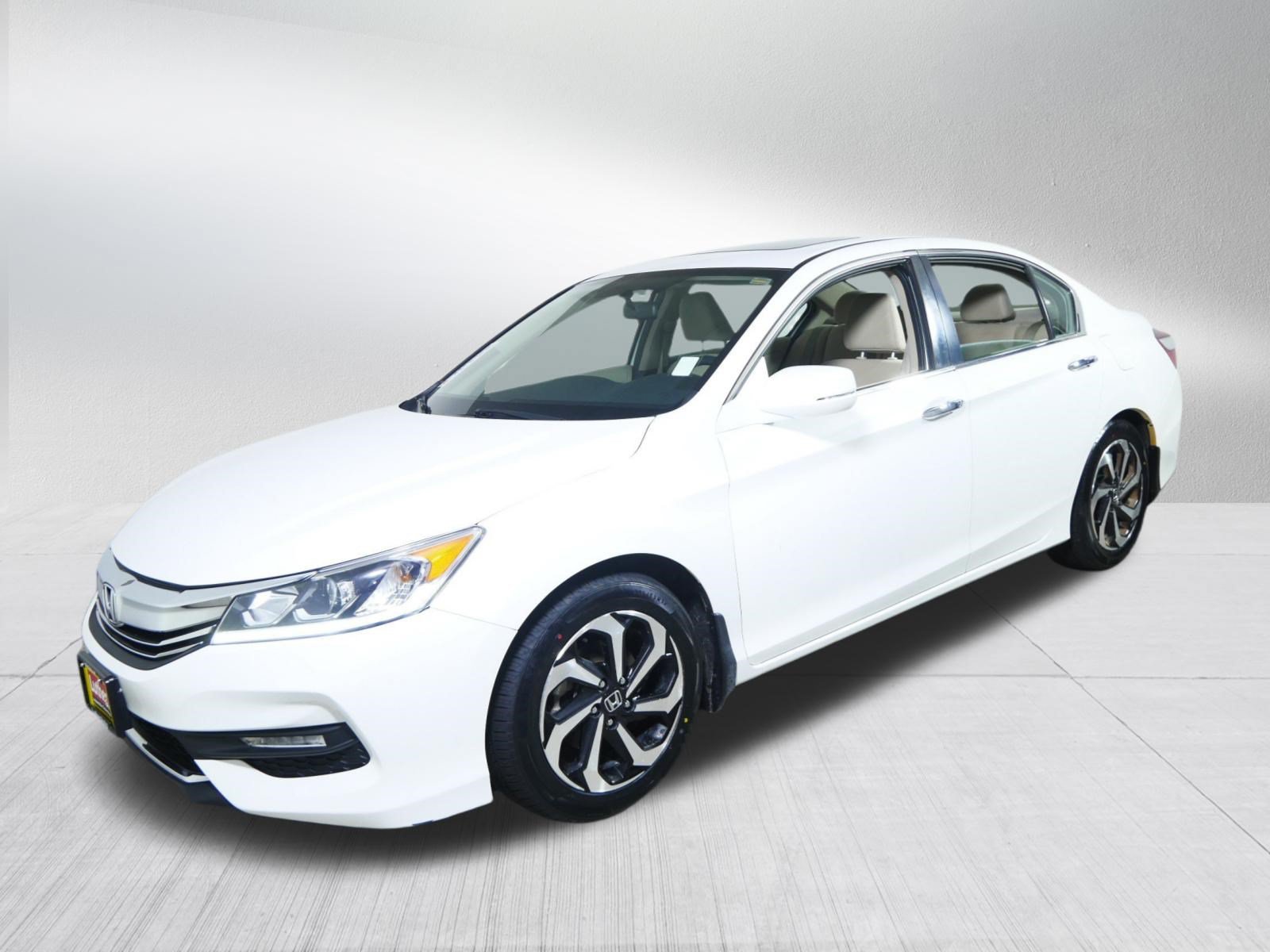 Used 2017 Honda Accord EX image 3