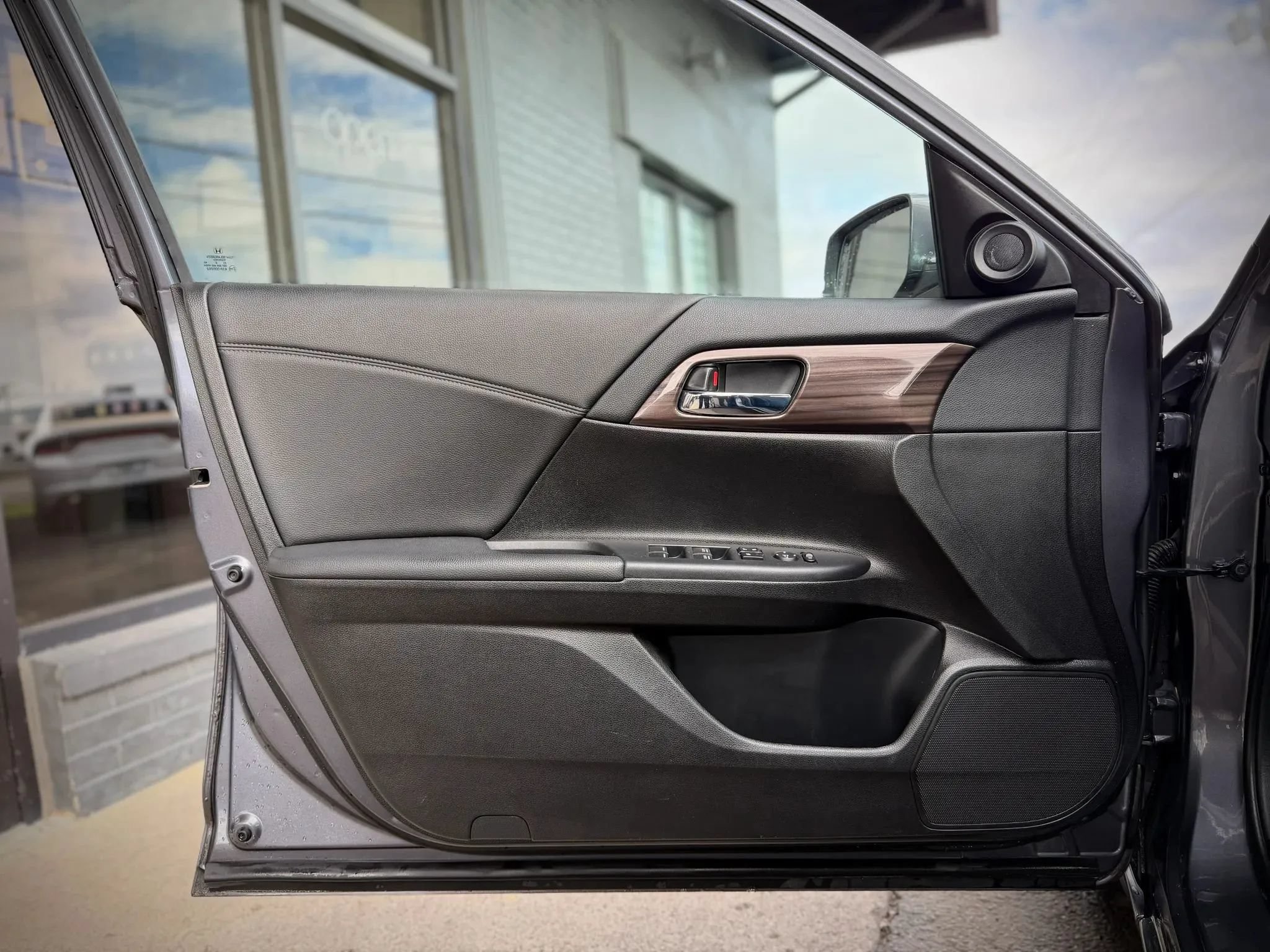 Used 2016 Honda Accord EX image 19
