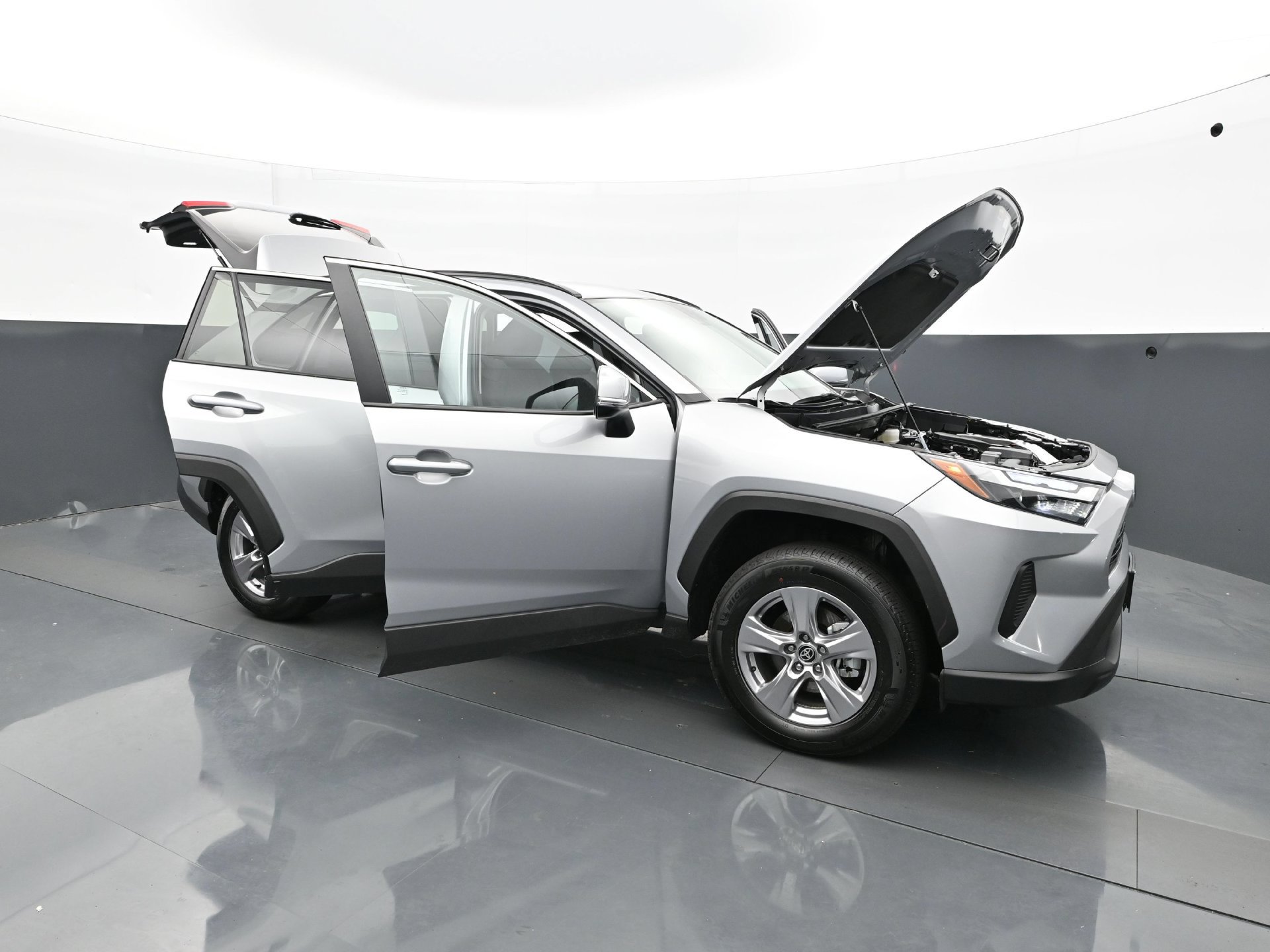 Used 2025 Toyota RAV4 XLE AWD/4WD image 41