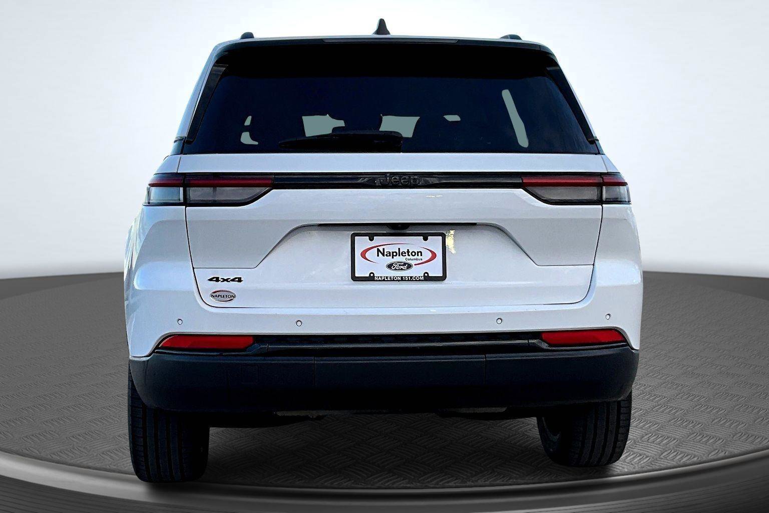 Used 2023 Jeep Grand Cherokee Altitude image 4