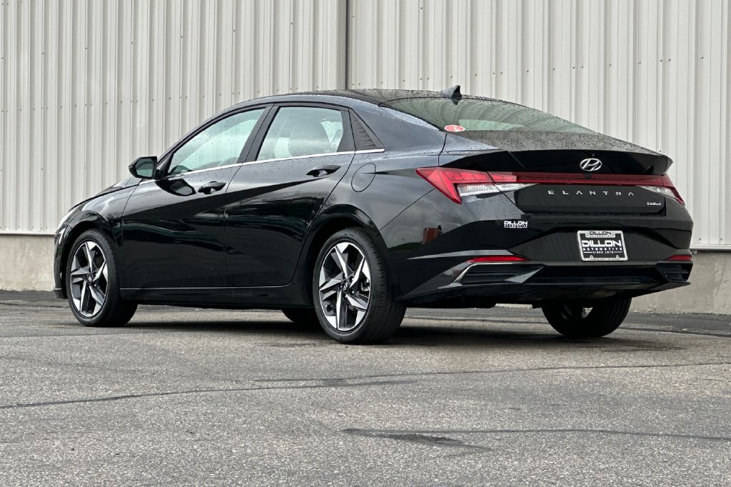 Used 2023 Hyundai Elantra Limited FWD image 5