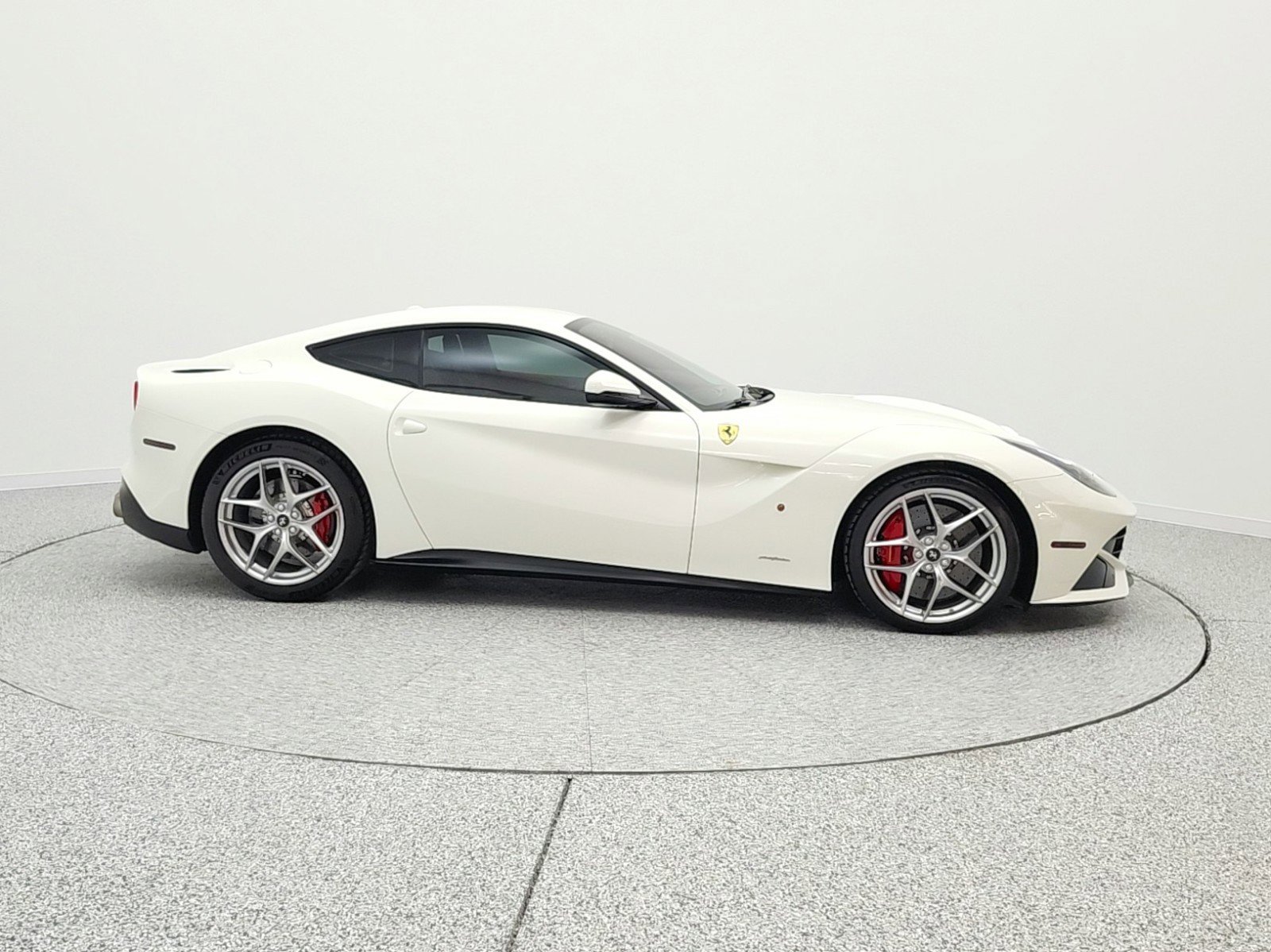 Used 2016 Ferrari F12 Berlinetta image 4