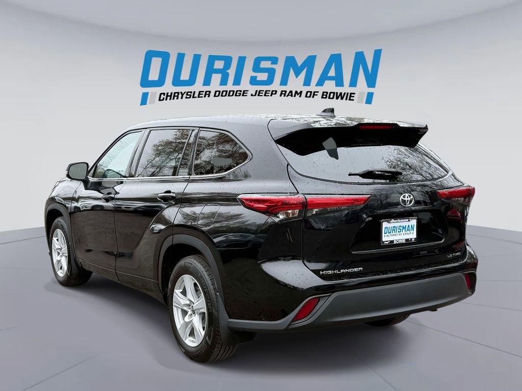 Used 2021 Toyota Highlander LE image 4