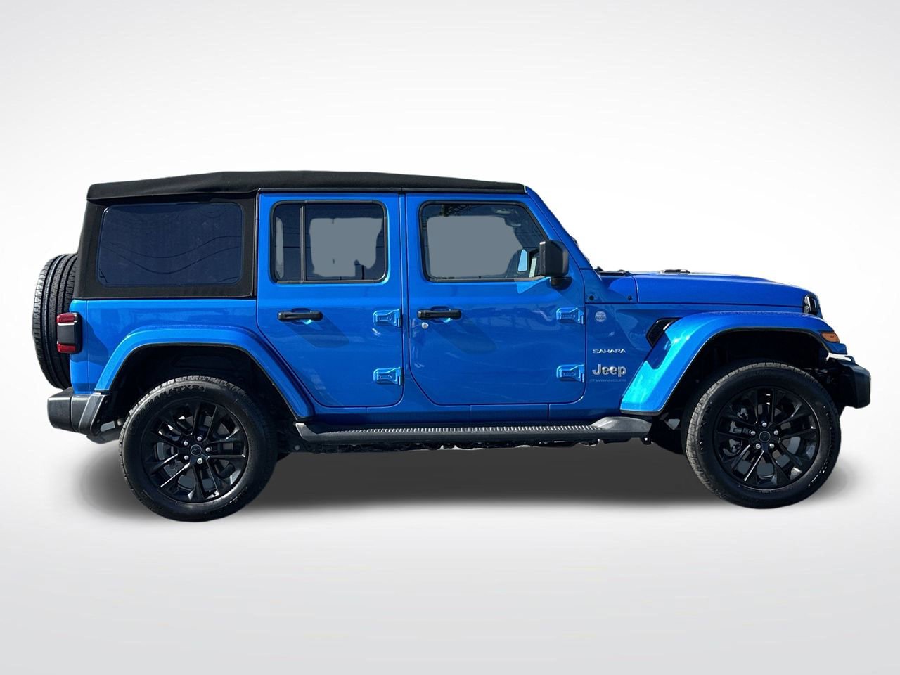 Used 2024 Jeep Wrangler Unlimited Sahara w/ Technology Group image 33