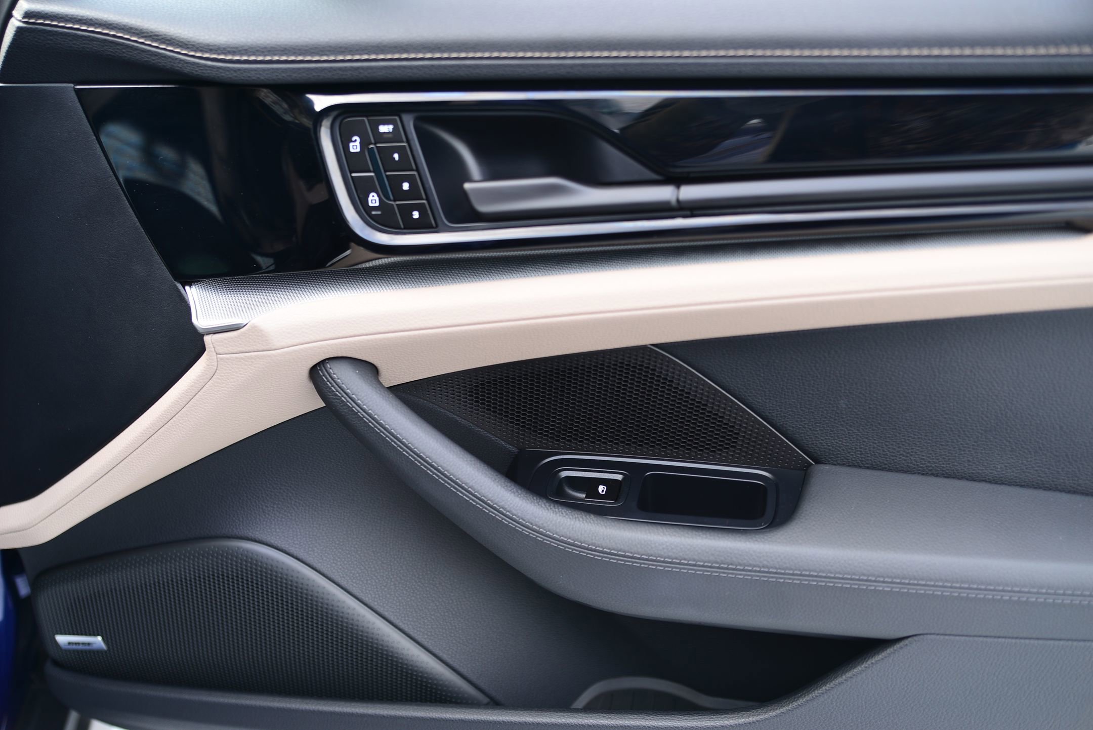 Certified 2024 Porsche Panamera 4 image 12