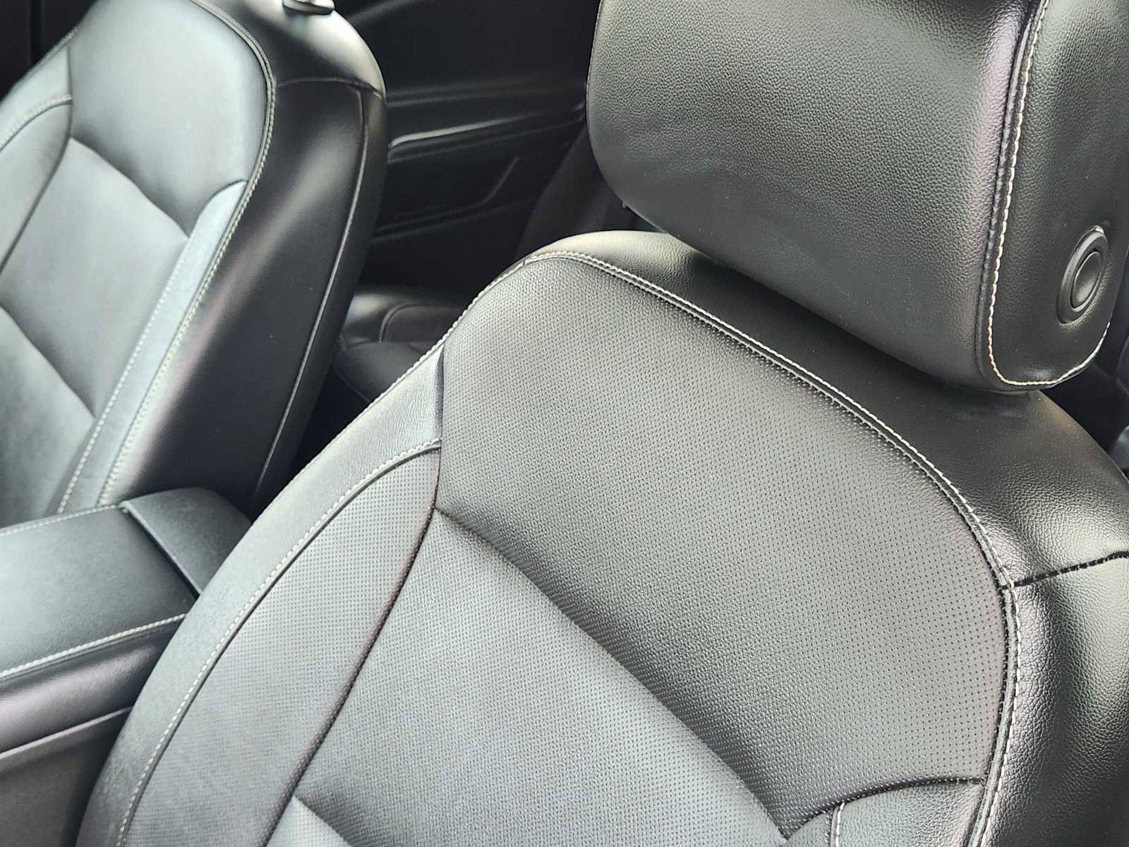 Used 2018 GMC Acadia SLT image 15