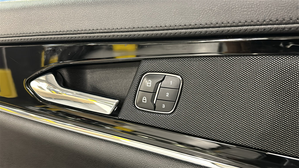 Used 2023 Lincoln Nautilus Reserve AWD/4WD image 20