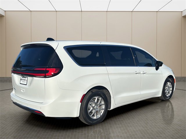 New 2026 Chrysler Pacifica Select image 5