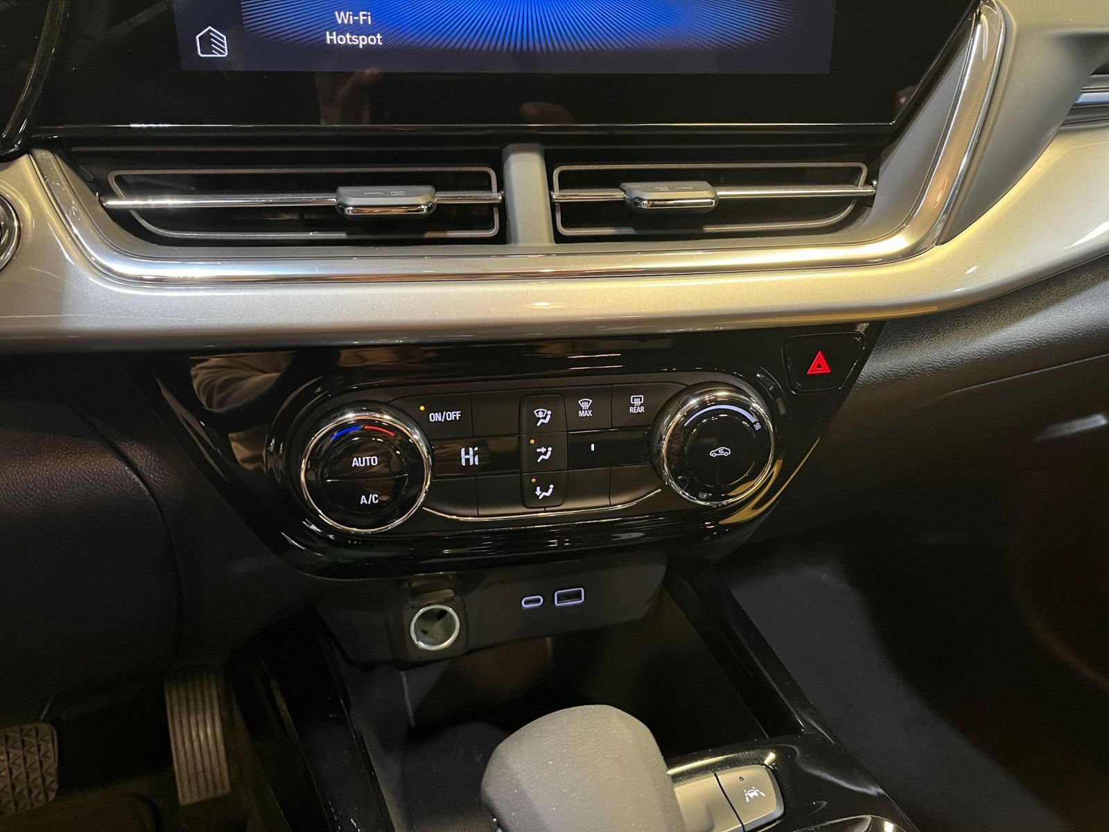 Used 2025 Chevrolet Trax LT image 18