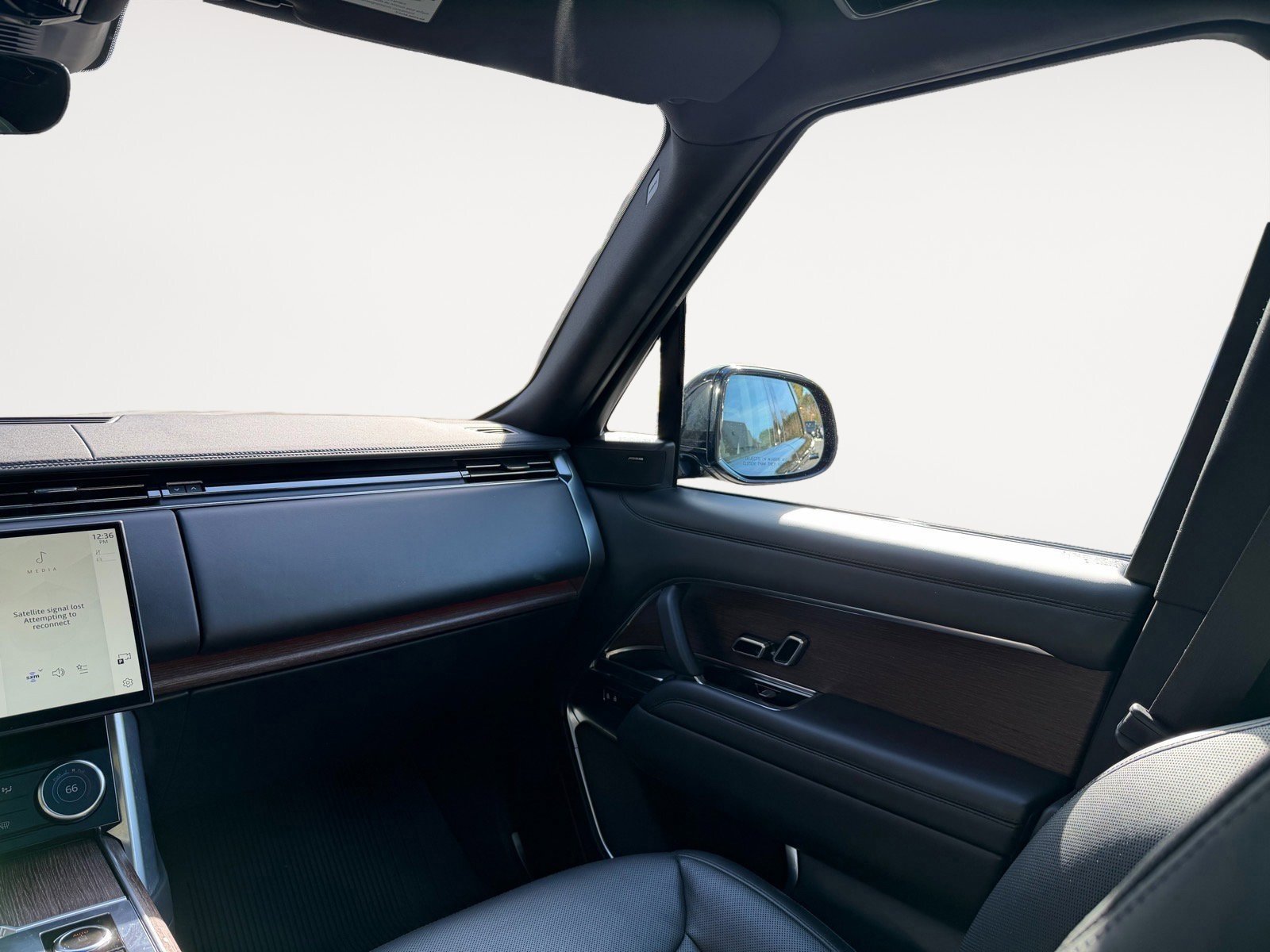 Used 2023 Land Rover Range Rover SE image 16