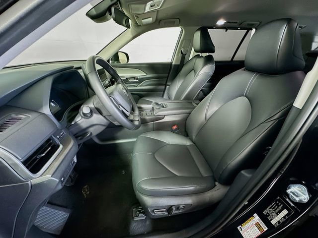 Certified 2025 Toyota Grand Highlander FWD image 12