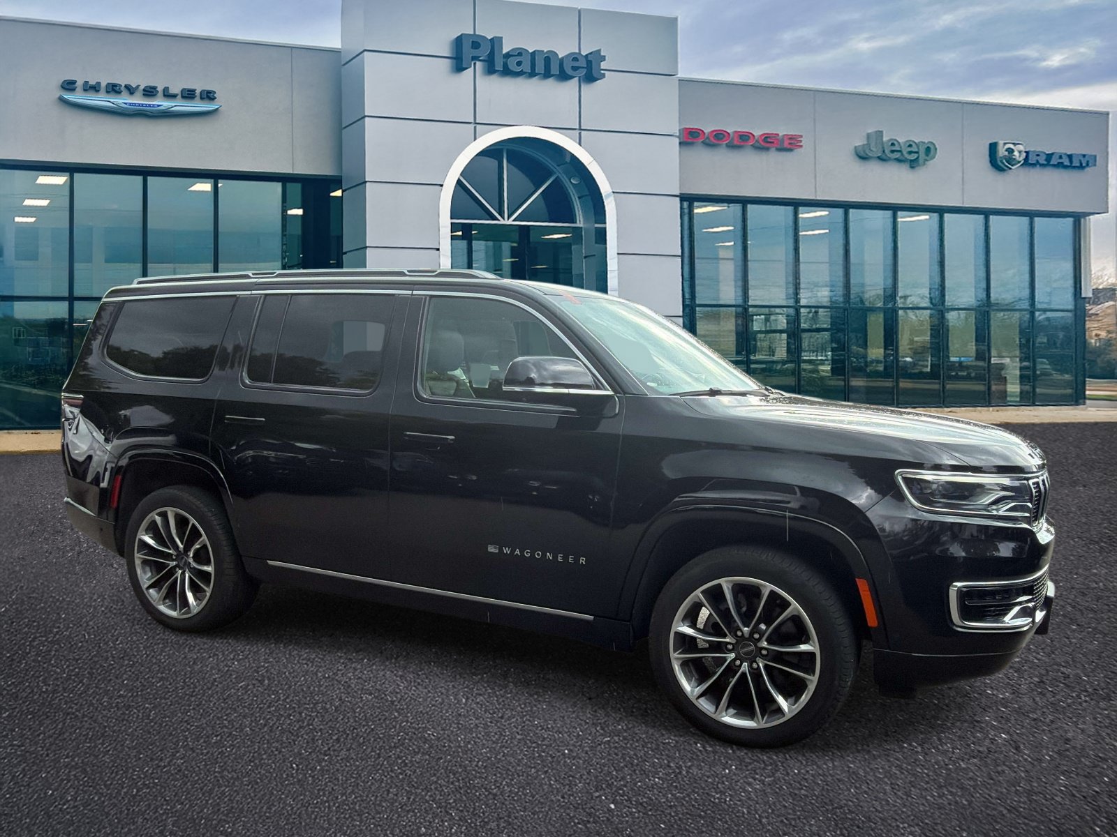 Used 2024 Jeep Wagoneer Series III w/ Premium Group I AWD/4WD image 1