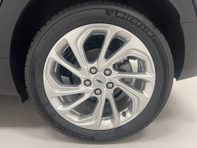 New 2027 Chevrolet Bolt LT w/ Comfort Package image 4