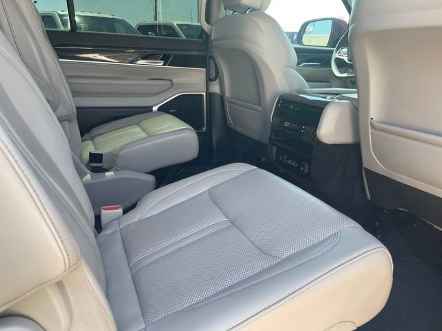 Used 2022 Jeep Wagoneer Series III w/ Flexible Seating Group AWD/4WD image 15