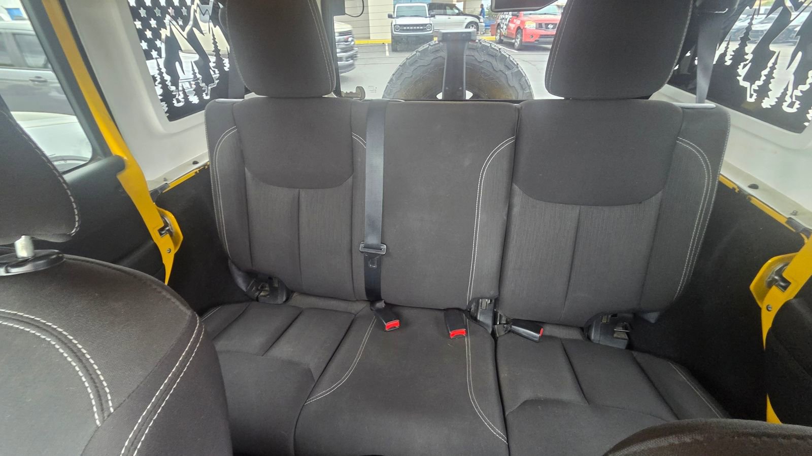 Used 2015 Jeep Wrangler Unlimited Rubicon w/ Connectivity Group image 17