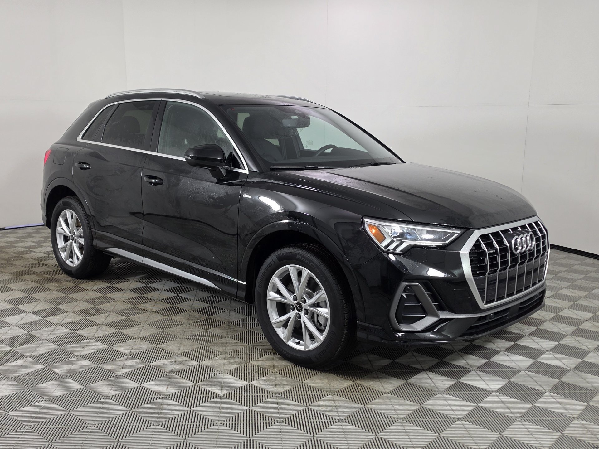 Used 2025 Audi Q3 2.0T Premium w/ Convenience Package