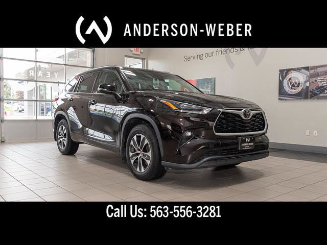 Used 2021 Toyota Highlander XLE AWD/4WD image 1