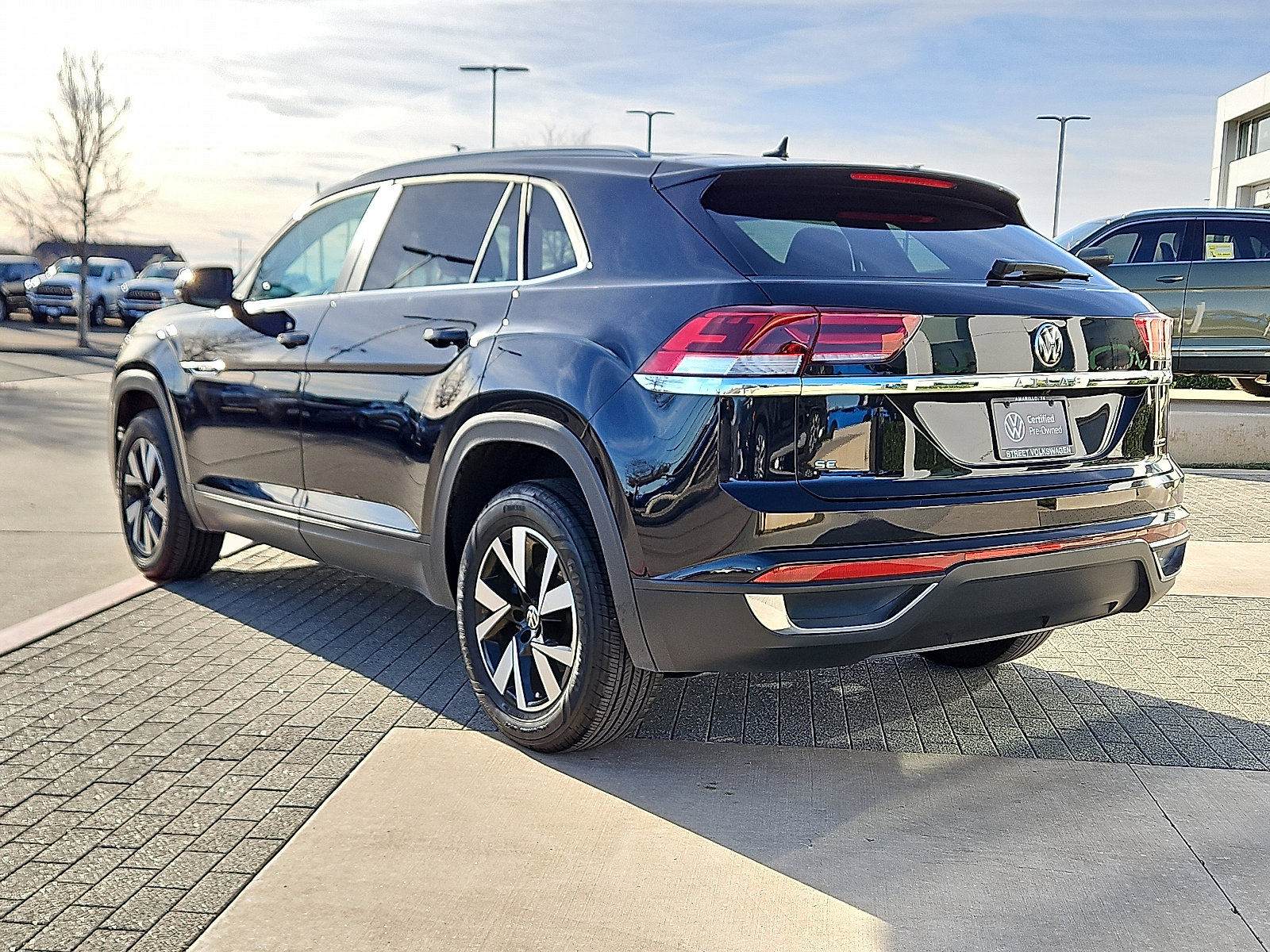 Certified 2022 Volkswagen Atlas Cross Sport SE image 2