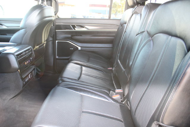 Used 2024 Jeep Wagoneer L Series II AWD/4WD image 47