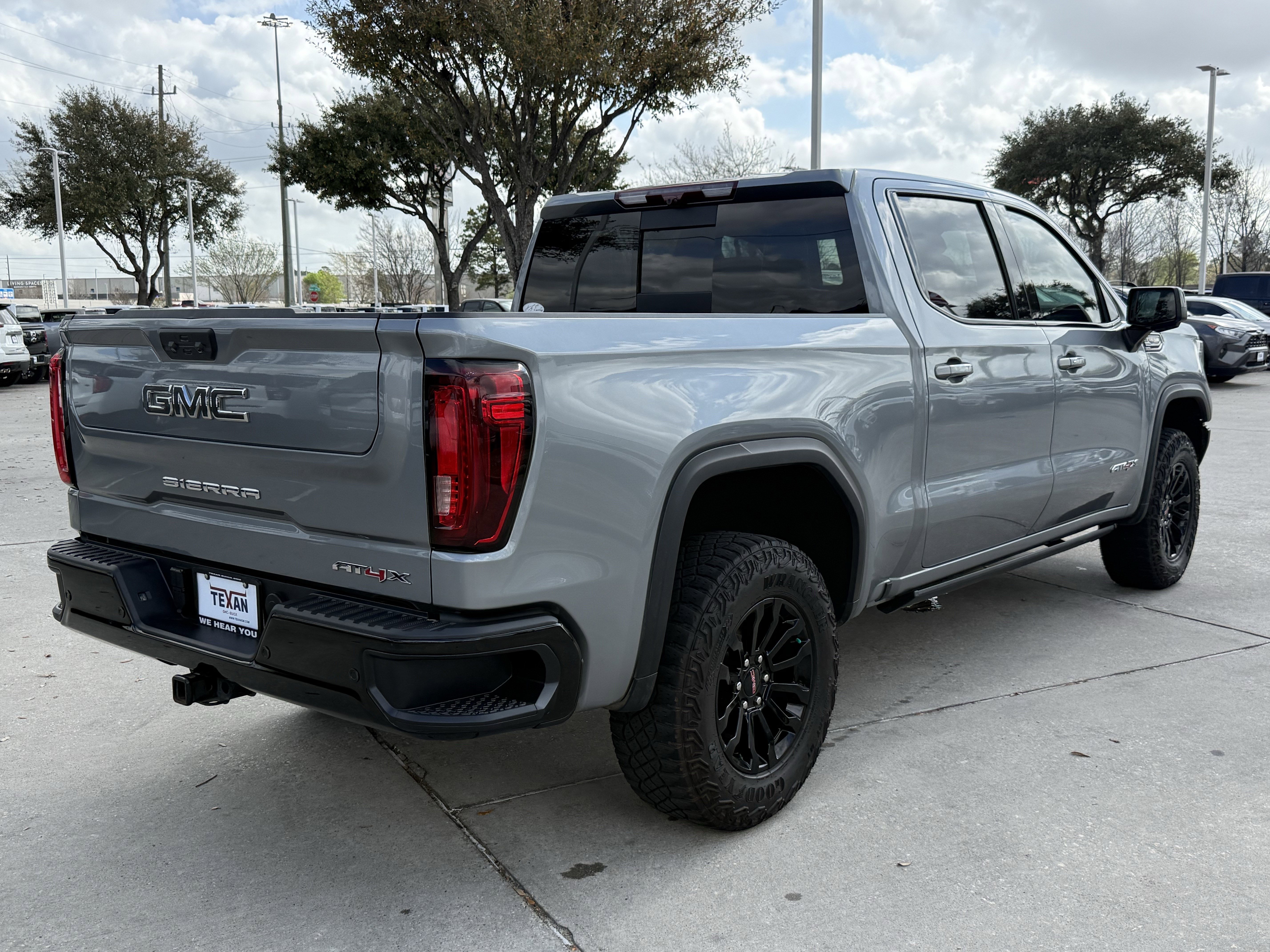 Used 2023 GMC Sierra 1500 AT4X image 5