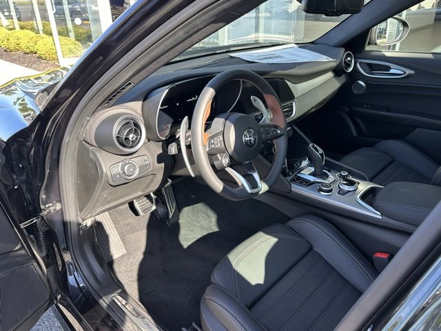 New 2025 Alfa Romeo Giulia AWD w/ Driving Assist Package image 11