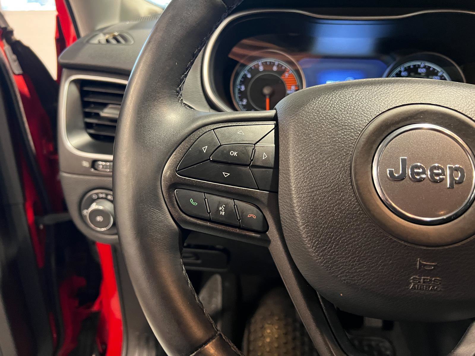 Used 2019 Jeep Cherokee Trailhawk w/ Cold Weather Group image 13
