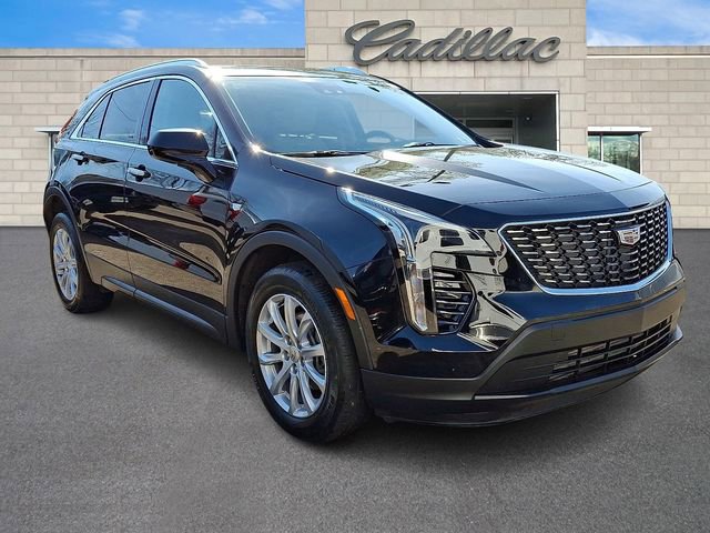 Certified 2023 Cadillac XT4 Luxury w/ Cold Weather Package image 2