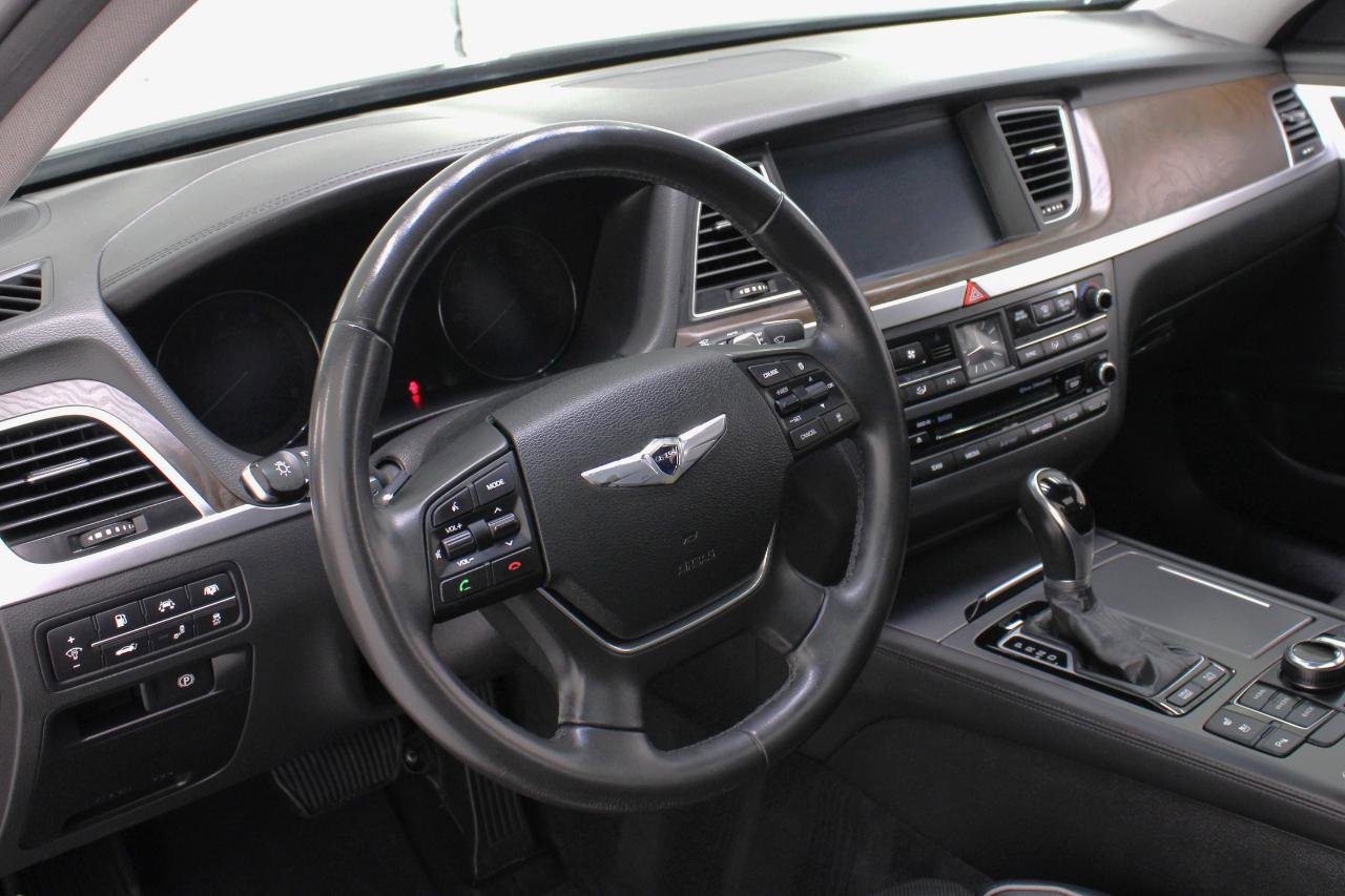 Used 2015 Hyundai Genesis 5.0 w/ Option Group 05 RWD image 31